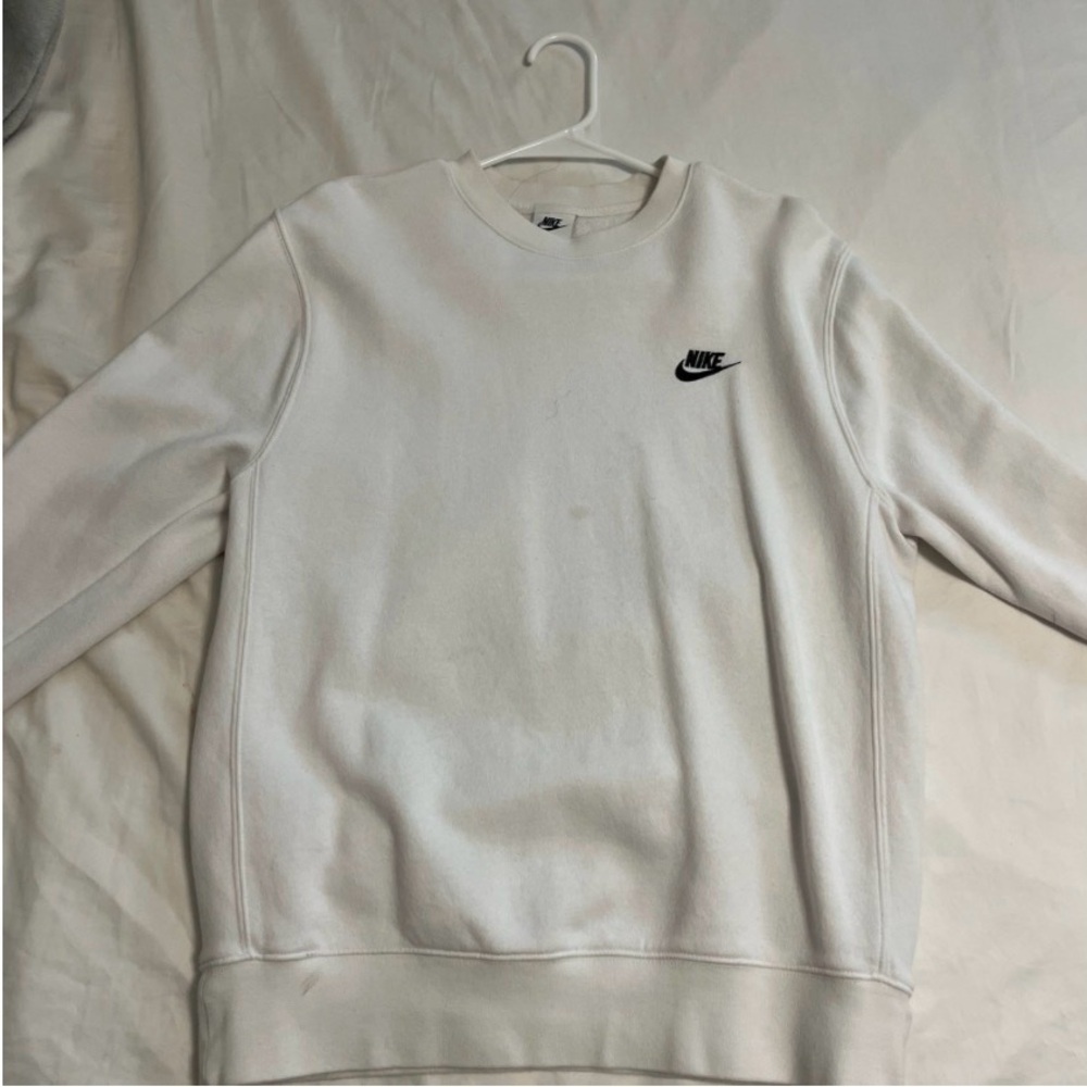 Nike Men's white Crewneck Sweater